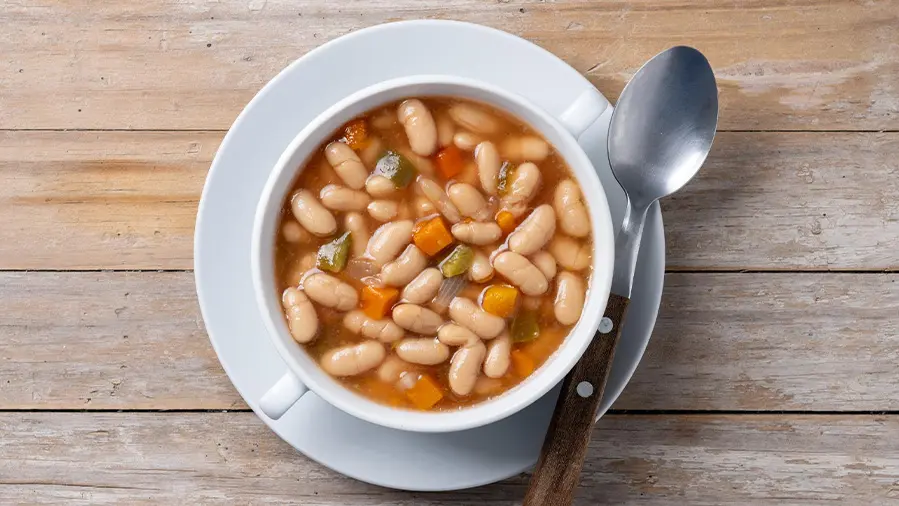 receta de alubias blancas con rape y alcachofas