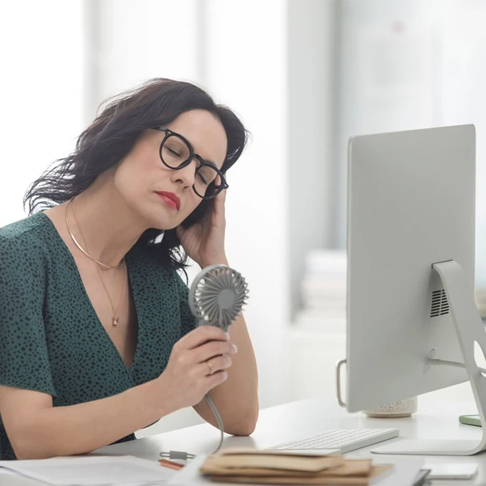 mujer trabajadora - como impacta en la jornada laboral